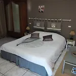 Chez Pat & Mat בית הארחה
